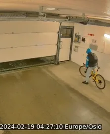 Security footage of thief stealing Cannondale bike out of locked garage in Oslo, Norway.