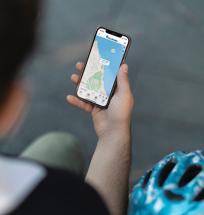 BikeFinder-appen för mobilen med kartor och aviseringar – tillgänglig på Google Play och Apple App Store.